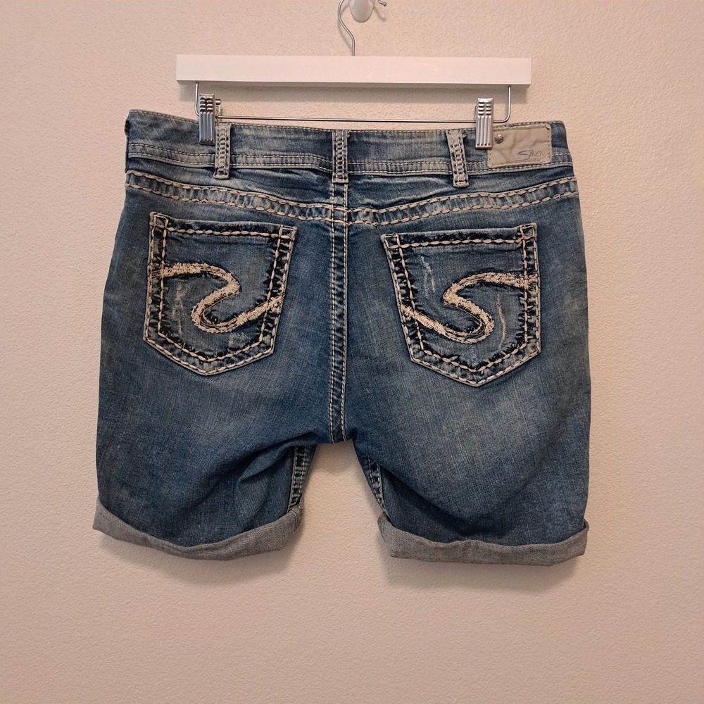 Silver Jeans Co Suki Mid Bermuda Shorts W34 L8 Distressed Medium Wash Denim